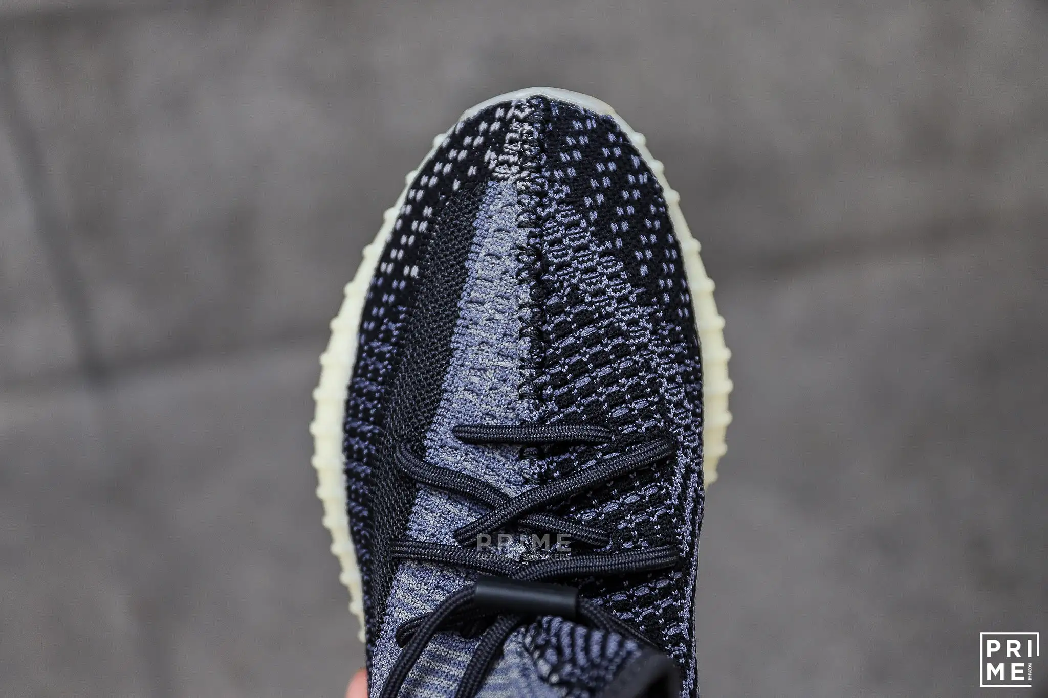 Yeezy 350 v.2 CARBON (Fz5000)