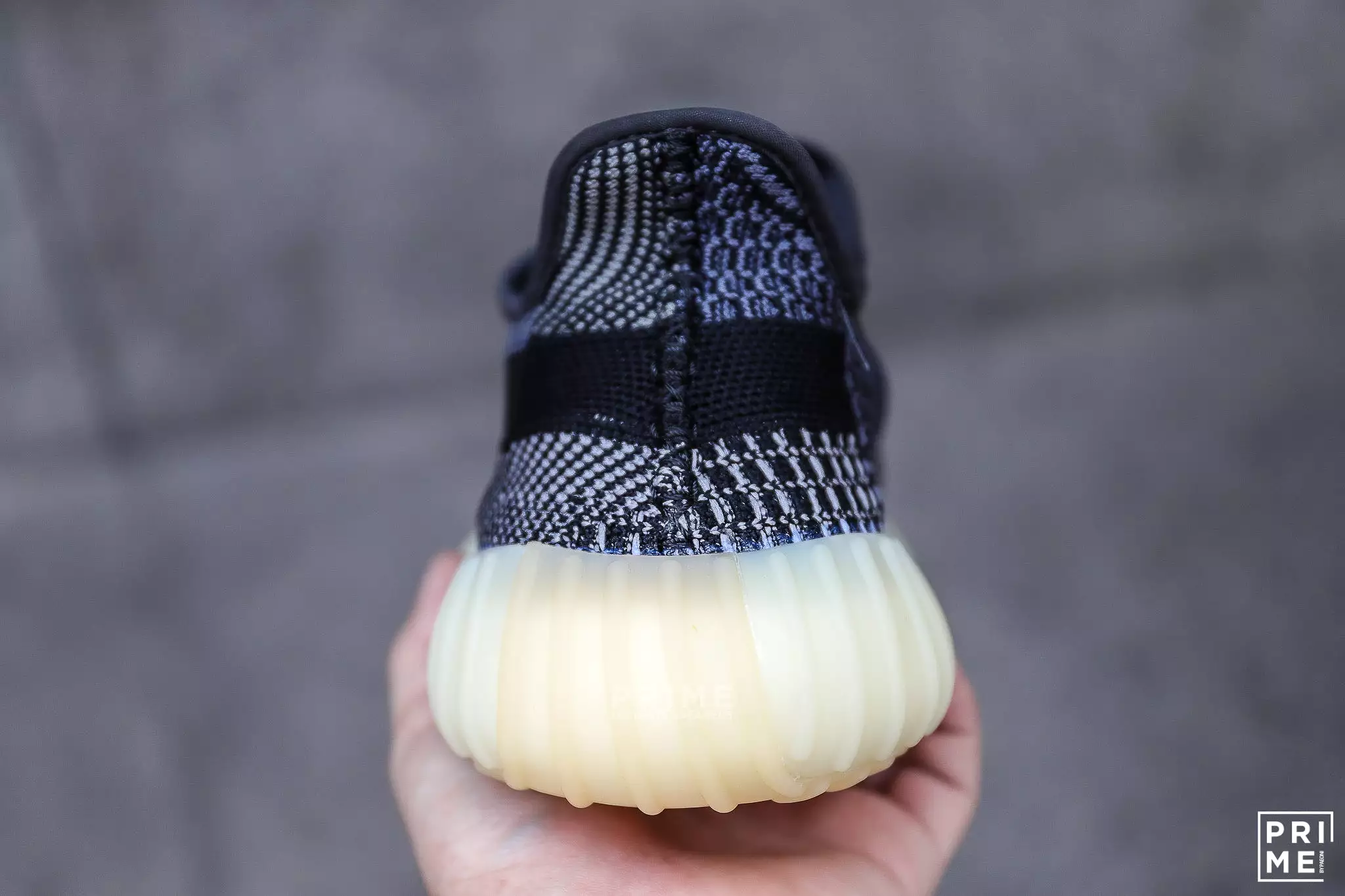 Yeezy 350 v.2 CARBON (Fz5000)