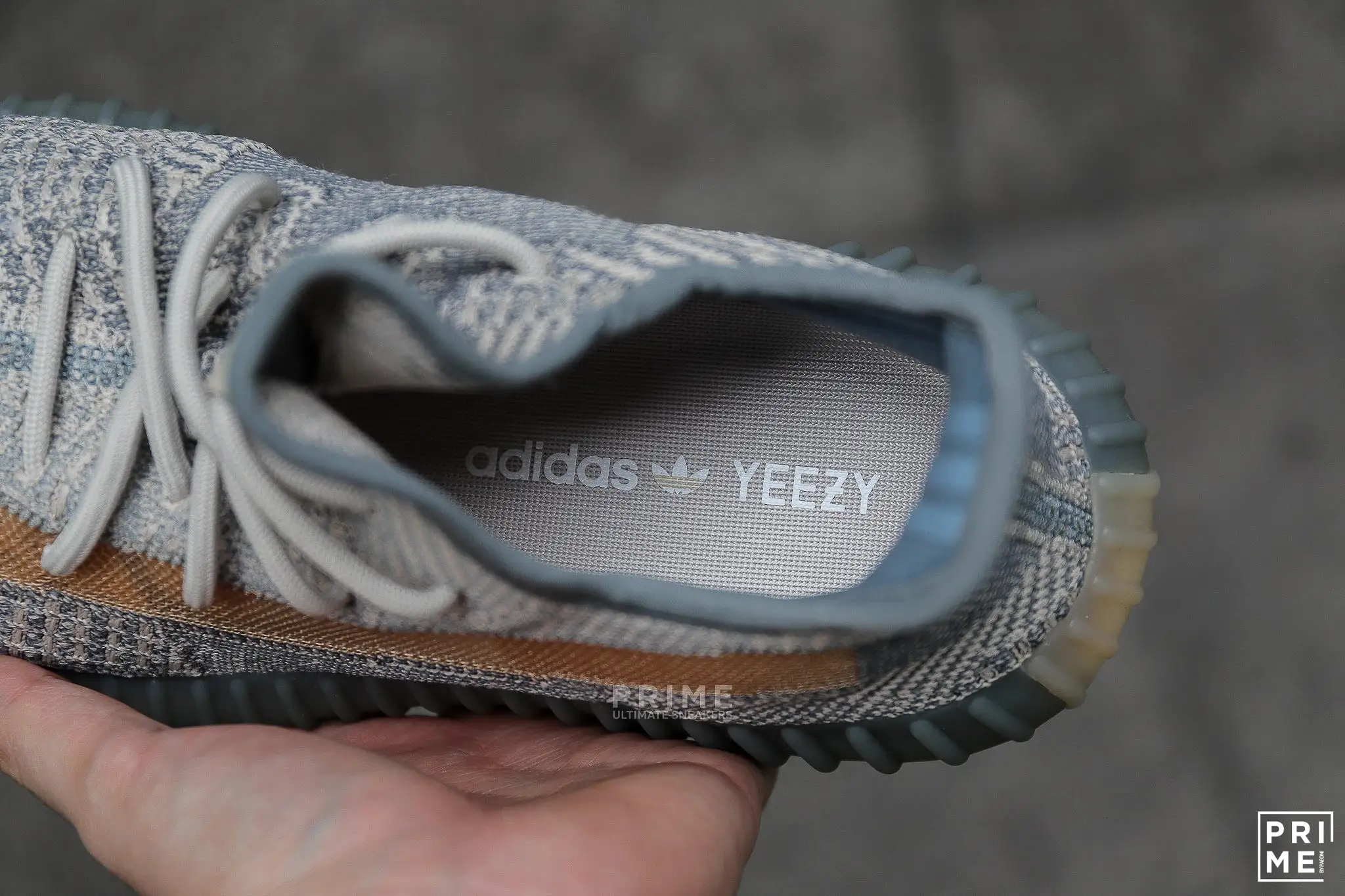 Yeezy 350 V2 Isafil (FZ5421)