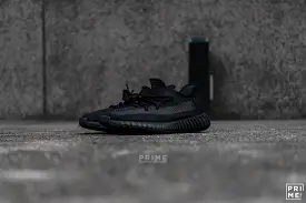 Yeezy 350 V2 ONYX (HQ4540)